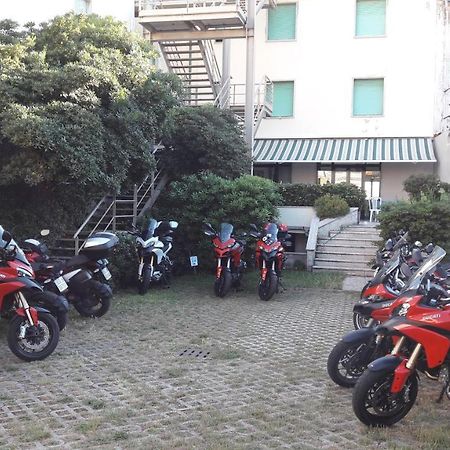 Hotel Manzi Marina Di Pisa Kültér fotó
