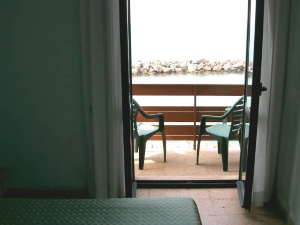 Hotel Manzi Marina Di Pisa Kültér fotó