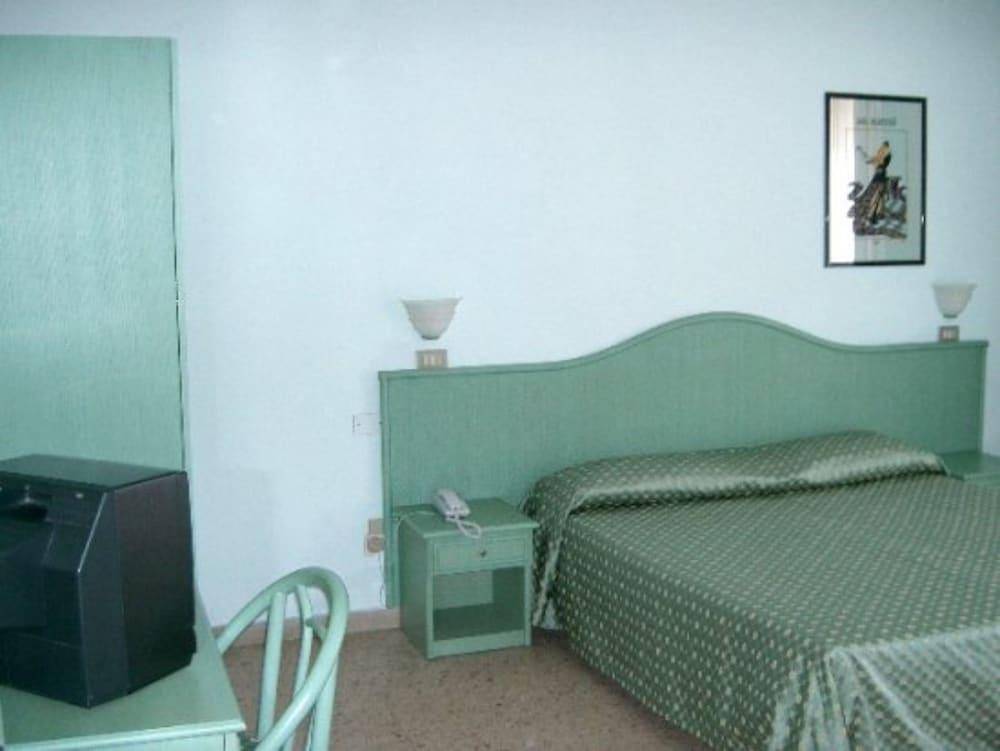 Hotel Manzi Marina Di Pisa Kültér fotó